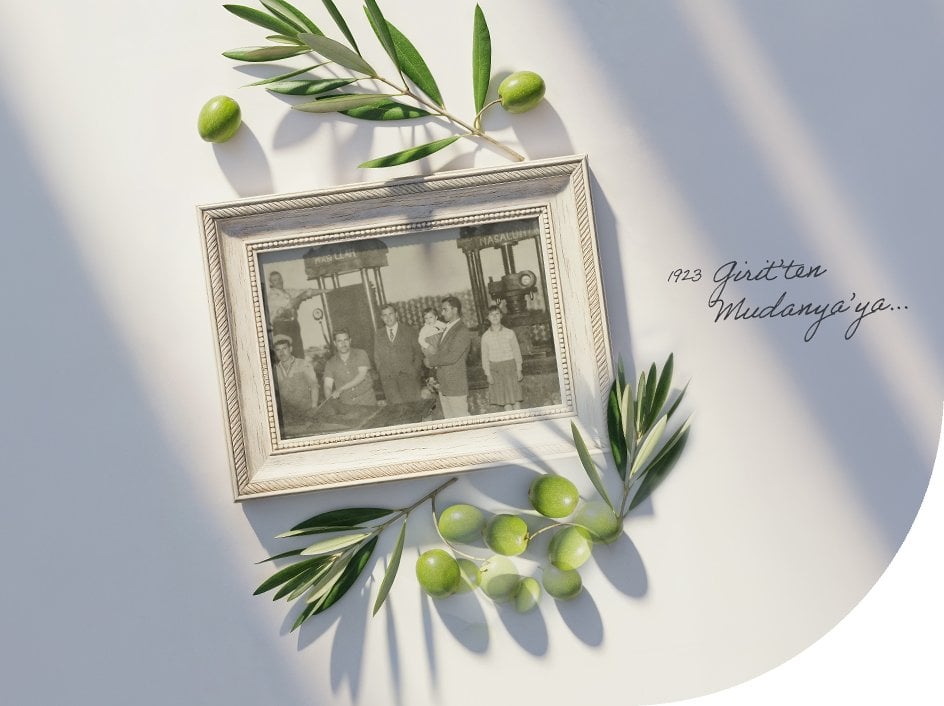 Turser Zeytinyağı Ailesi <span>Girit’te Başlayan Yolculuk, Dört Kuşaktır Aynı Tutkuyla Devam Ediyor.</span>